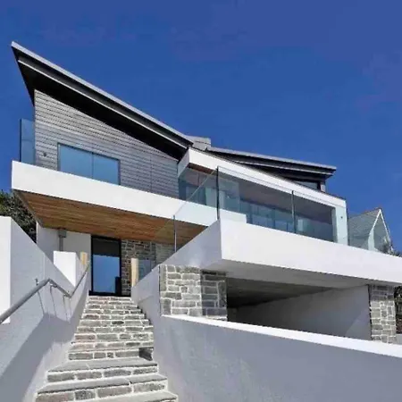With Incredible Sea Views Mevagissey