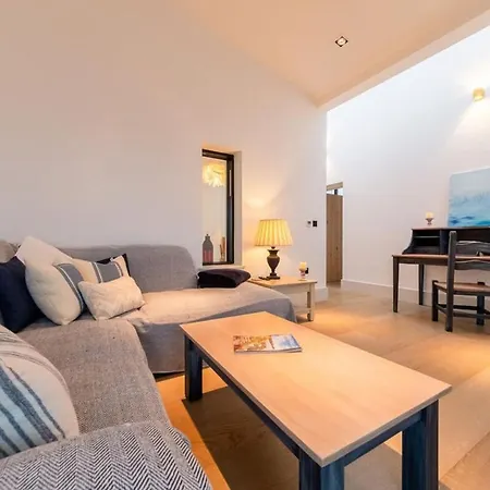 With Incredible Sea Views Holiday home