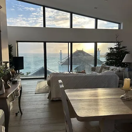 With Incredible Sea Views * Mevagissey